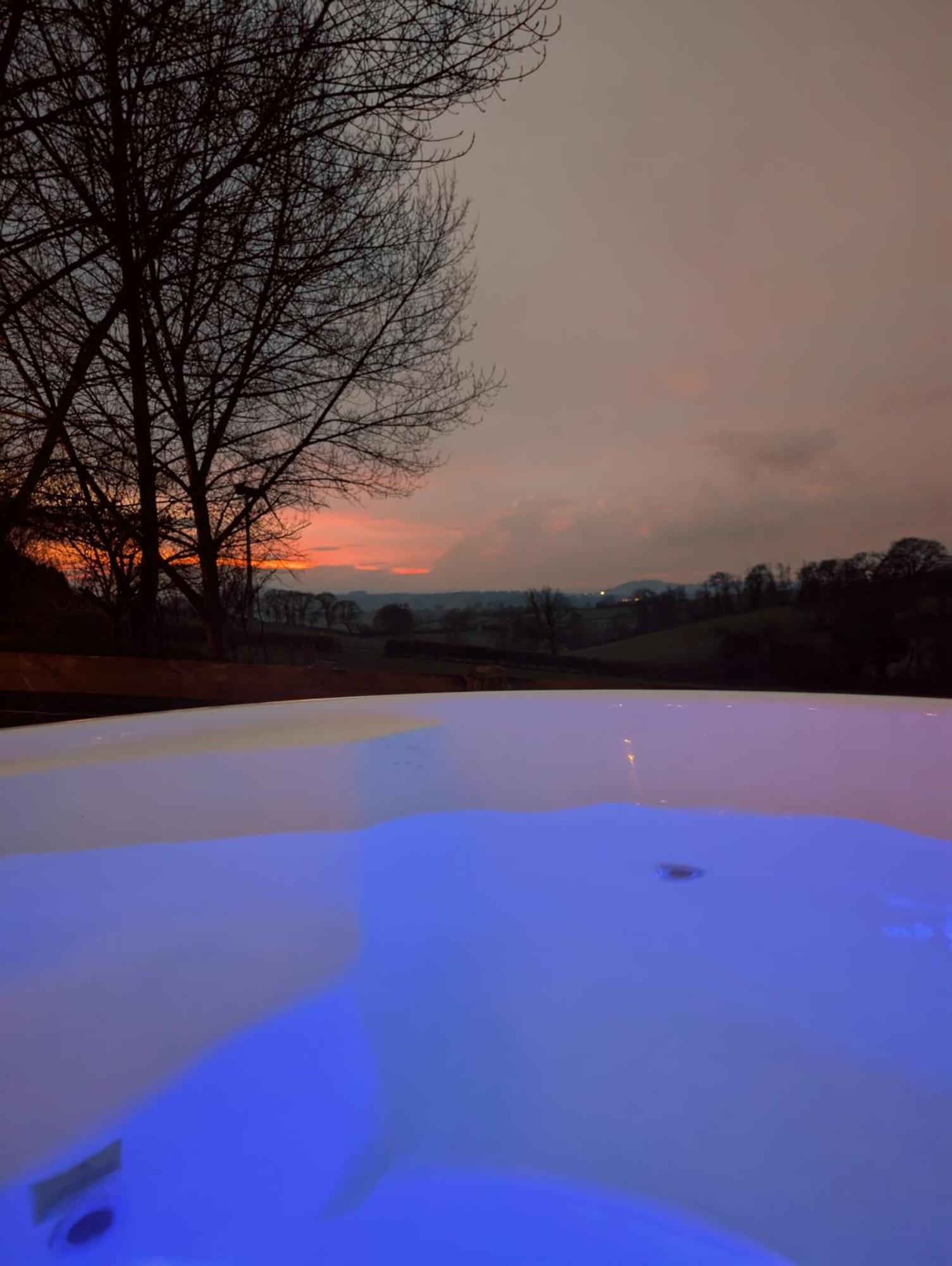 Caplor Glamping & Lodges Hereford Exterior photo